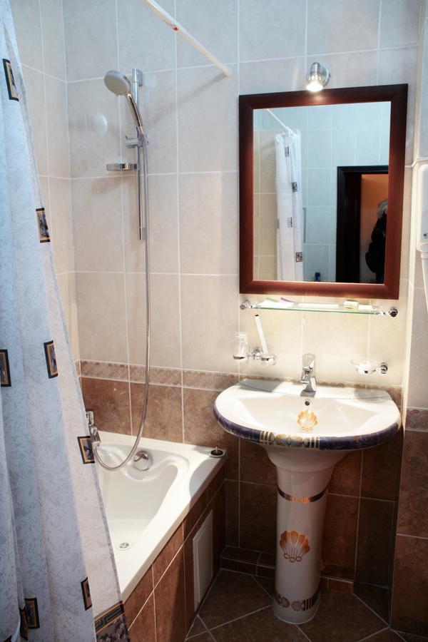 Hotel Flamingo Aktobe Exterior foto