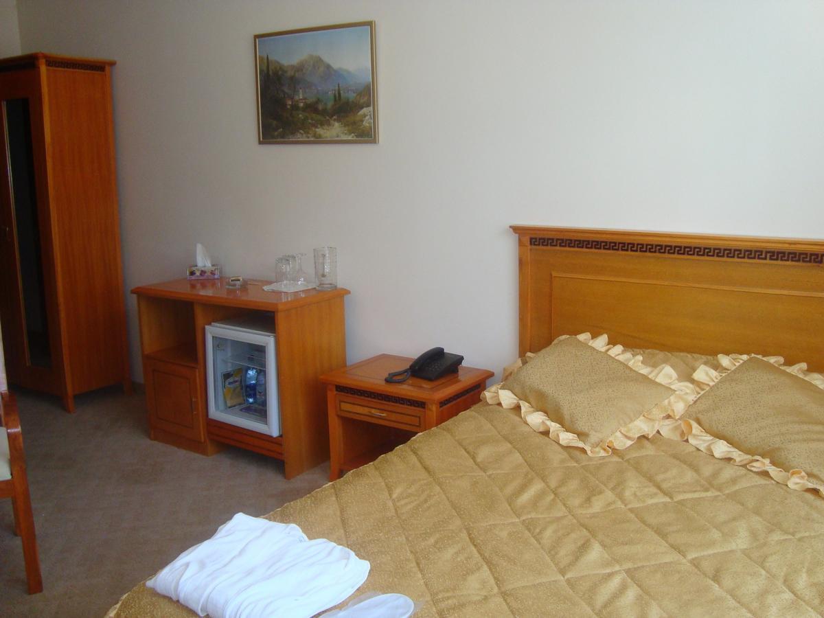 Hotel Flamingo Aktobe Exterior foto