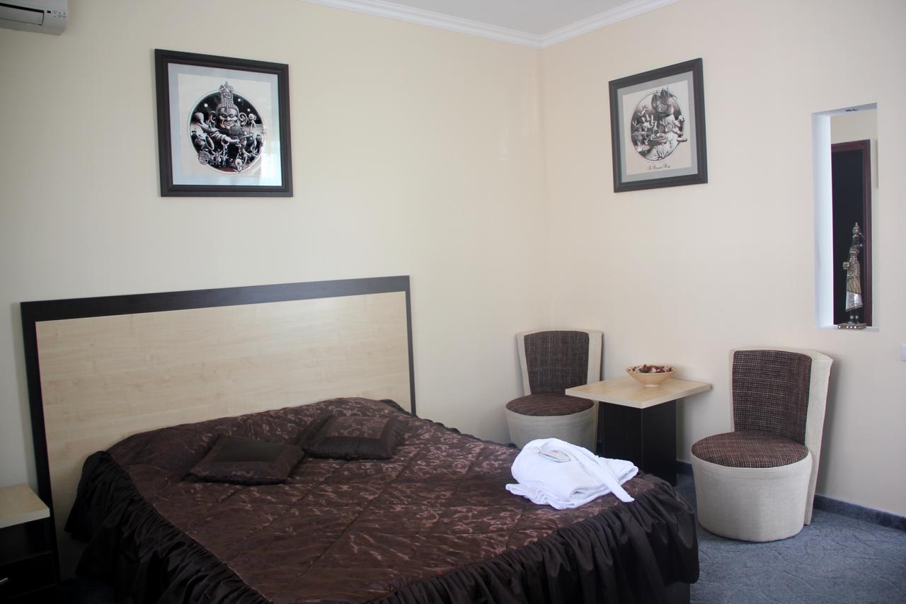 Hotel Flamingo Aktobe Exterior foto